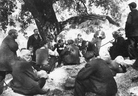 Συνεδρίαση λαϊκής αυτοδιοίκησης στο χωριό Βλάσι Αγράφων, 1943. Φωτογραφία του Σπύρου Μελετζή